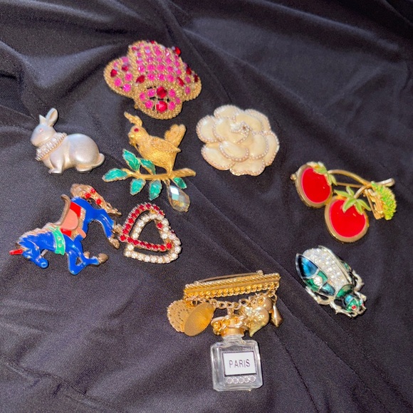 Fabulous Vintage Pins - Picture 10 of 10